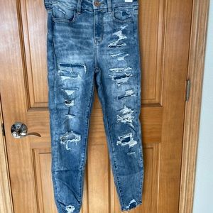 Super Cute American Eagle Distressed Jeans